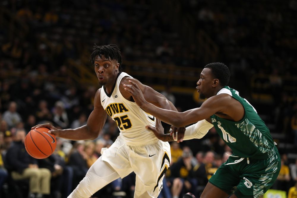 Iowa Hawkeyes forward Tyler Cook (25) against UW Green Bay Sunday, November 11, 2018 at Carver-Hawkeye Arena. (Brian Ray/hawkeyesports.com)