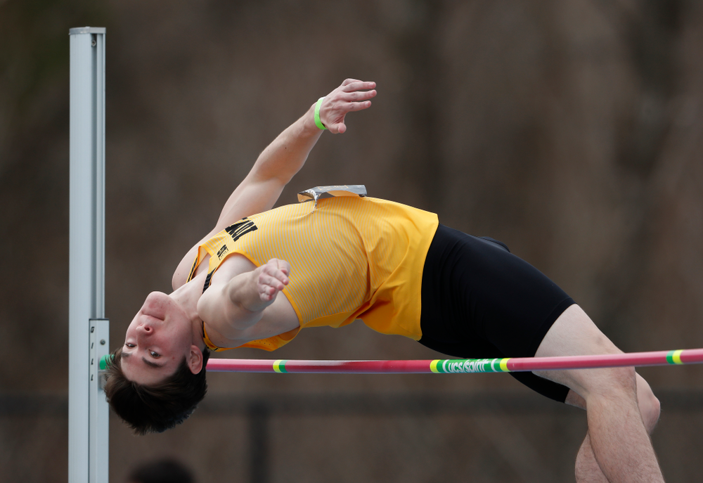 Iowa's Jay Hunt competes in the high jump during the 2018 MUSCO Twilight Invitational Thursday, April 12, 2018 at the Cretzmeyer Track. (Brian Ray/hawkeyesports.com)