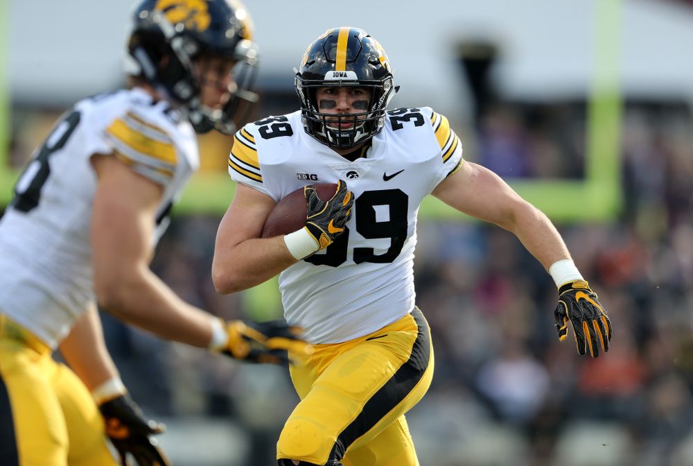 Iowa Hawkeyes tight end Nate Wieting (39) against the Purdue Boilermakers Saturday, November 3, 2018 Ross Ade Stadium in West Lafayette, Ind. (Brian Ray/hawkeyesports.com)