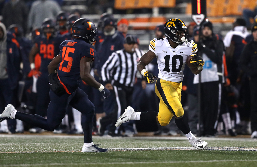 Iowa Hawkeyes running back Mekhi Sargent (10) scores against the Illinois Fighting Illini Saturday, November 17, 2018 at Memorial Stadium in Champaign, Ill. (Brian Ray/hawkeyesports.com)