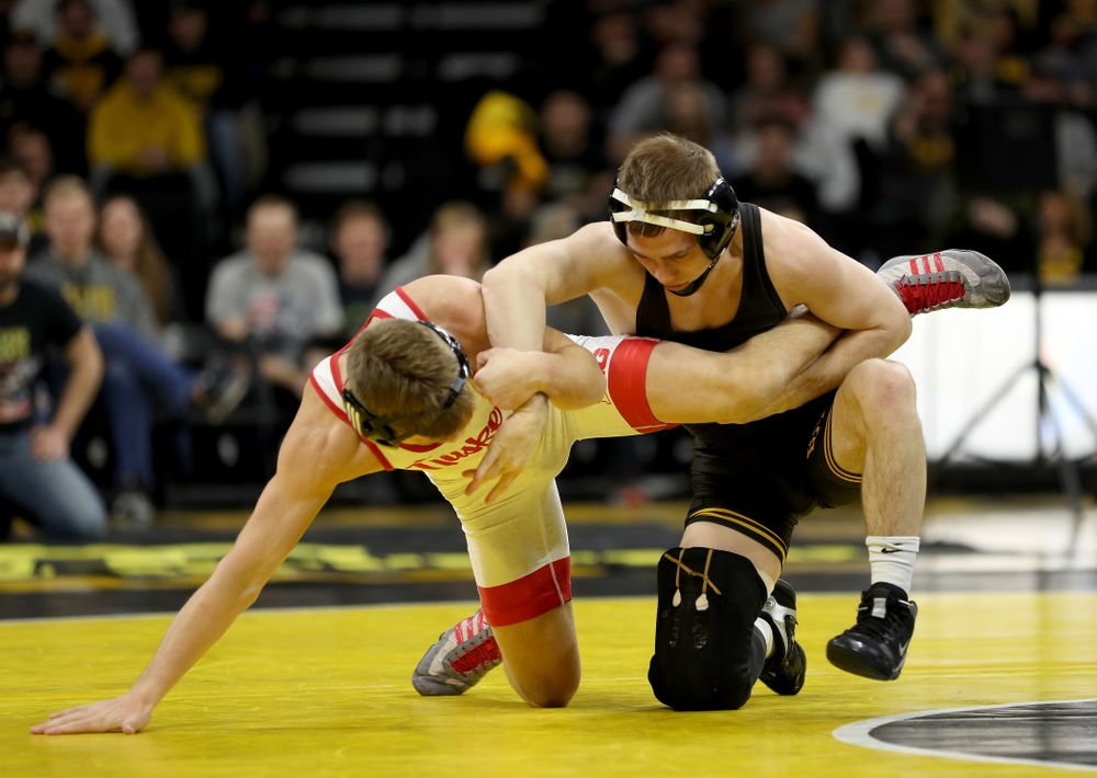 Iowa’s Spencer Lee wrestles Nebraska’s Alex Thomsen at 125 pounds Saturday, January 18, 2020 at Carver-Hawkeye Arena. Lee won the match with an 18-0 technical fall. (Brian Ray/hawkeyesports.com)