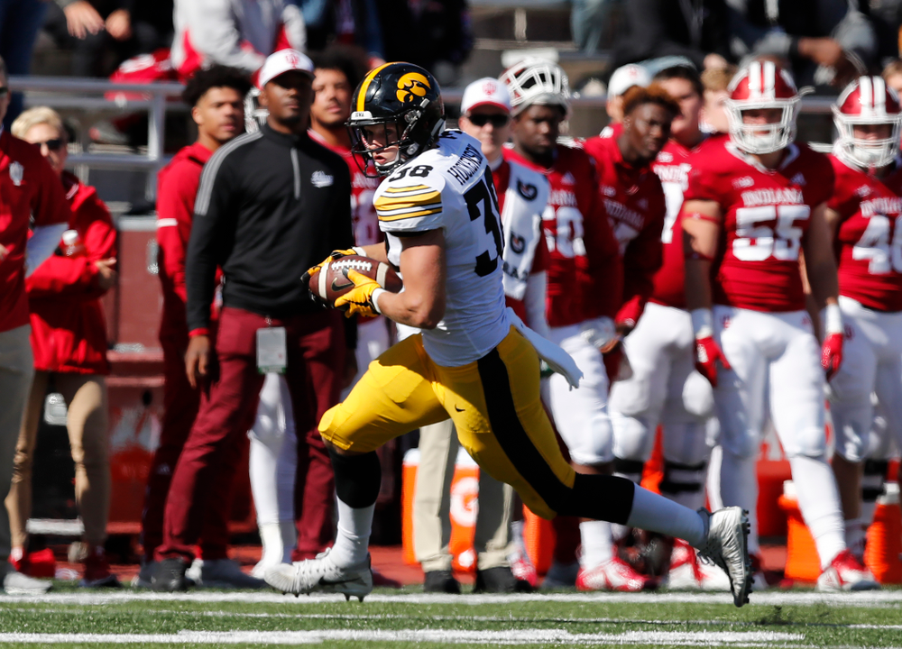 Iowa Hawkeyes tight end T.J. Hockenson (38) against the Indiana Hoosiers Saturday, October 13, 2018 at Memorial Stadium, in Bloomington, Ind. (Brian Ray/hawkeyesports.com)