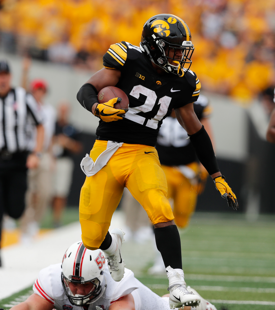 Iowa Hawkeyes running back Ivory Kelly-Martin (21) against the Northern Illinois Huskies Saturday, September 1, 2018 at Kinnick Stadium. (Brian Ray/hawkeyesports.com)