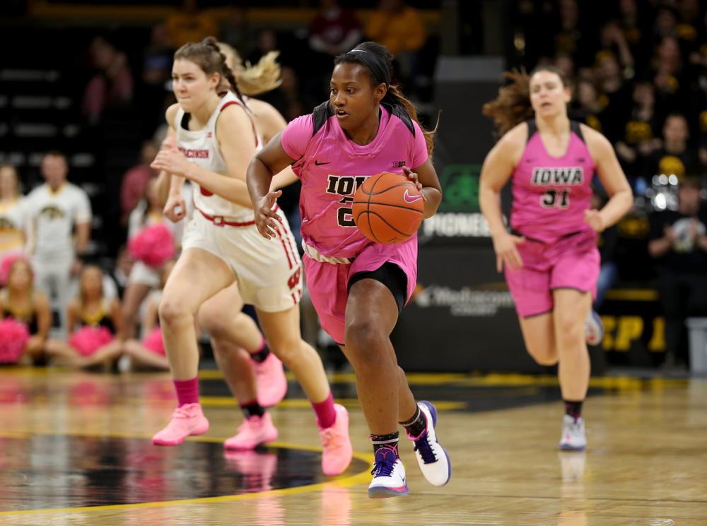 Iowa Hawkeyes guard Zion Sanders (21) against the Wisconsin Badgers Sunday, February 16, 2020 at Carver-Hawkeye Arena. (Brian Ray/hawkeyesports.com)