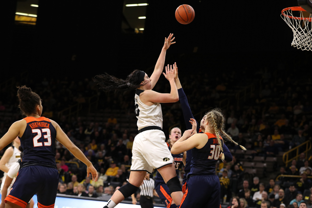 Iowa Hawkeyes forward Megan Gustafson (10) against the Illinois Fighting Illini Thursday, February 14, 2019 at Carver-Hawkeye Arena. (Brian Ray/hawkeyesports.com)
