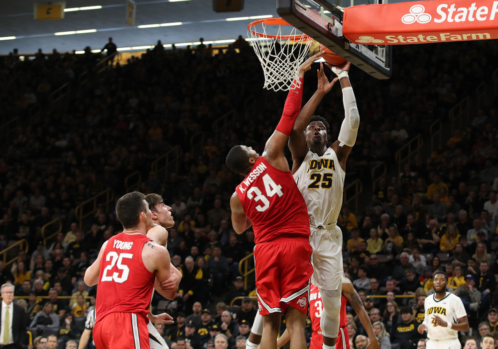 Iowa Hawkeyes forward Tyler Cook (25) against the Ohio State Buckeyes Saturday, January 12, 2019 at Carver-Hawkeye Arena. (Brian Ray/hawkeyesports.com)