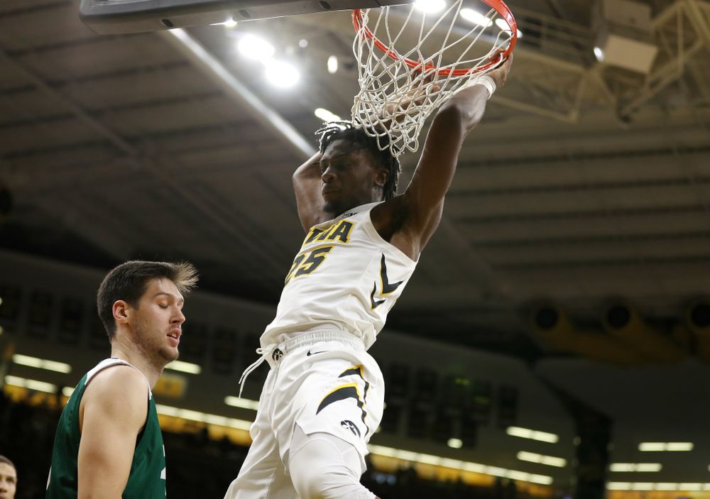 Iowa Hawkeyes forward Tyler Cook (25) against UW Green Bay Sunday, November 11, 2018 at Carver-Hawkeye Arena. (Brian Ray/hawkeyesports.com)