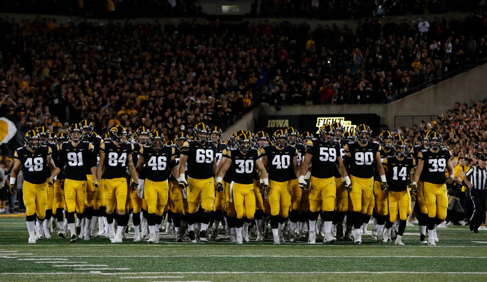 The Iowa Hawkeyes swarm onto the field before their game against the Wisconsin Badgers Saturday, September 22, 2018 at Kinnick Stadium. (Brian Ray/hawkeyesports.com)