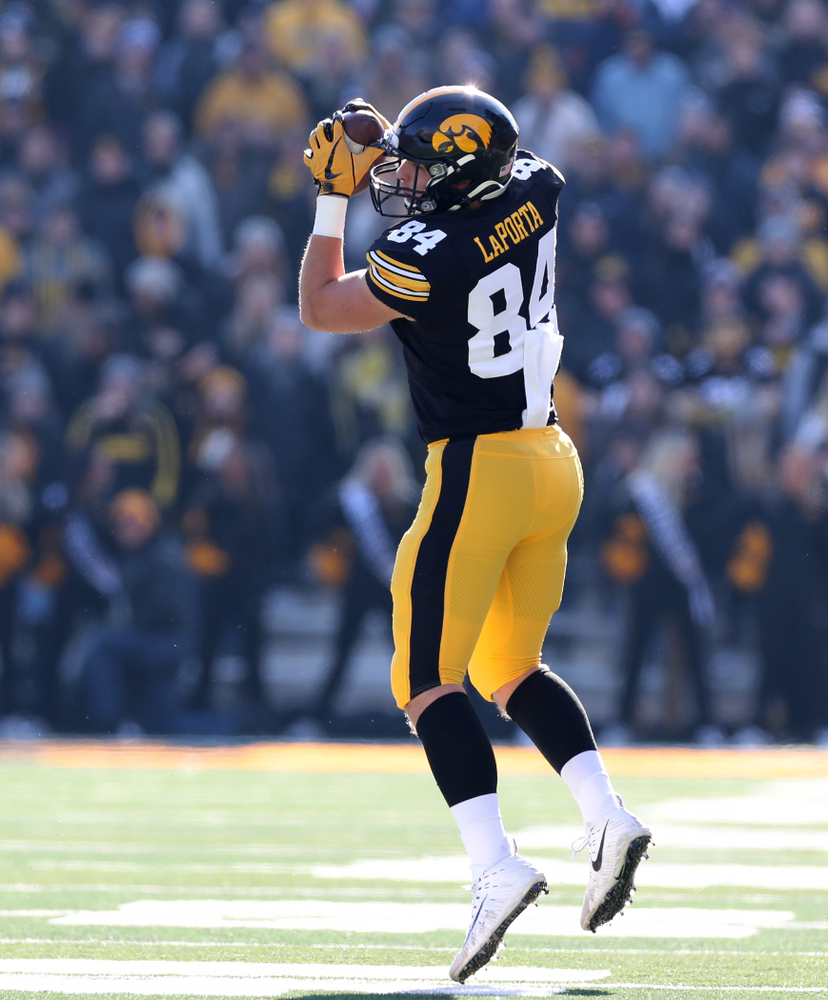 Iowa Hawkeyes tight end Sam LaPorta (84) against the Illinois Fighting Illini Saturday, November 23, 2019 at Kinnick Stadium. (Brian Ray/hawkeyesports.com)