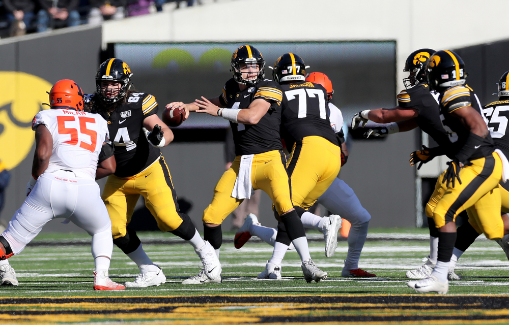 Iowa Hawkeyes quarterback Nate Stanley (4) against the Illinois Fighting Illini Saturday, November 23, 2019 at Kinnick Stadium. (Brian Ray/hawkeyesports.com)