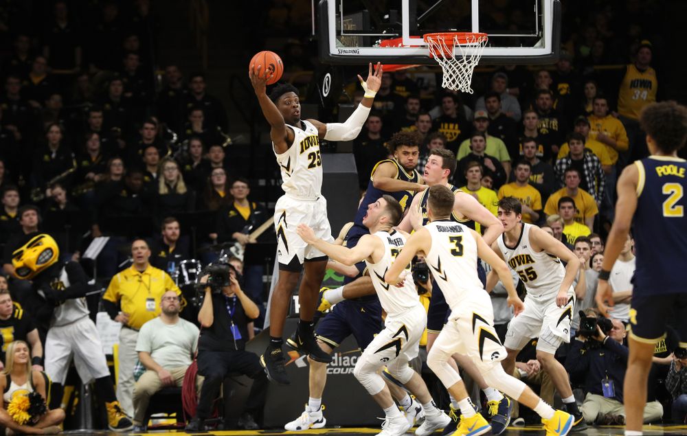 Iowa Hawkeyes forward Tyler Cook (25) against the Michigan Wolverines Friday, February 1, 2019 at Carver-Hawkeye Arena. (Brian Ray/hawkeyesports.com)