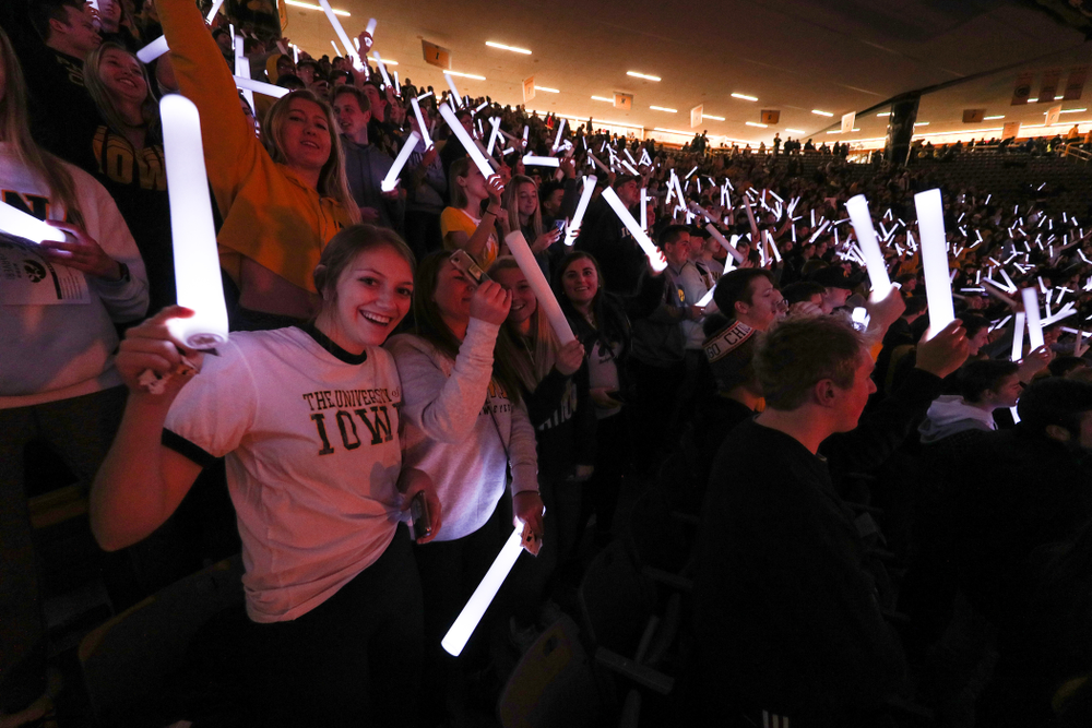 Fans cheer for the Iowa Hawkeyes before their game against the Michigan State Spartans Thursday, January 24, 2019 at Carver-Hawkeye Arena. (Brian Ray/hawkeyesports.com)