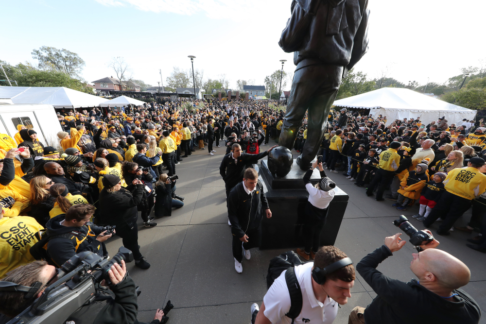 Iowa Hawkeyes quarterback Nate Stanley (4) against the Penn State Nittany Lions Saturday, October 12, 2019 at Kinnick Stadium. (Brian Ray/hawkeyesports.com)