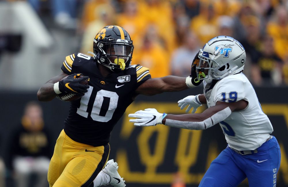 Iowa Hawkeyes running back Mekhi Sargent (10) against Middle Tennessee State Saturday, September 28, 2019 at Kinnick Stadium. (Brian Ray/hawkeyesports.com)
