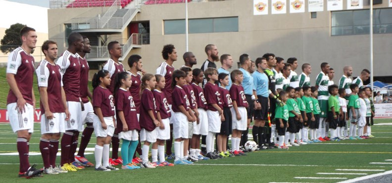 The Colorado Rapids and Club Santos Laguna with the presentation of the starting lineups and the national colors of the United States and Mexico.