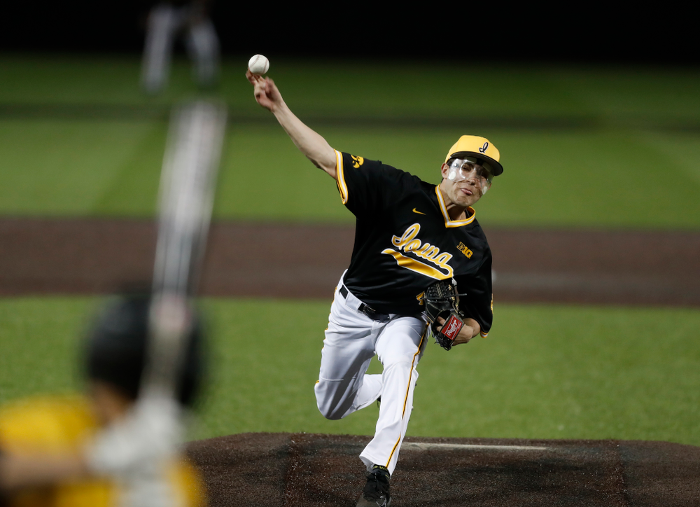 Iowa Hawkeyes pitcher Grant Leonard (43) against Milwaukee Wednesday, April 25, 2018 at Duane Banks Field. (Brian Ray/hawkeyesports.com)
