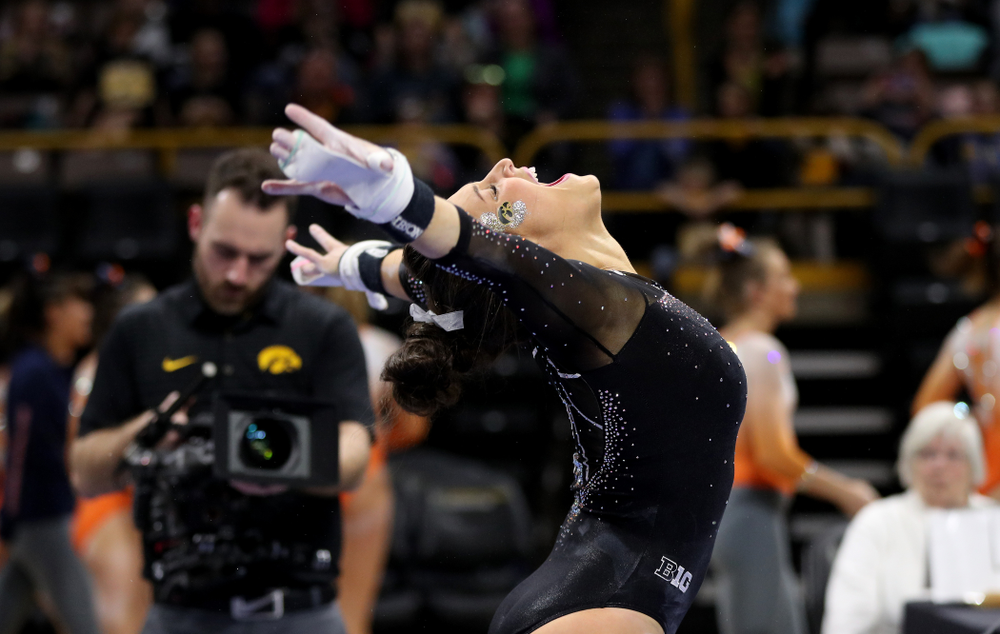 Iowa's Jax Kranitz competes on the bars against Illinois Saturday, February 16, 2019 at Carver-Hawkeye Arena. (Brian Ray/hawkeyesports.com)