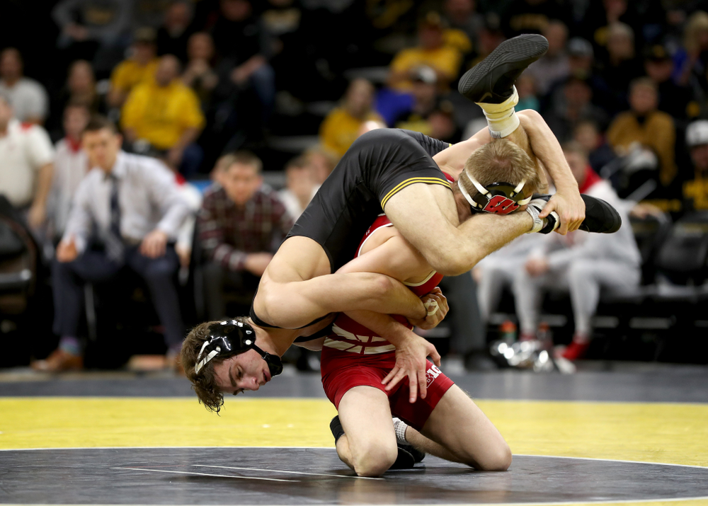 IowaÕs Austin DeSanto wrestles WisconsinÕs Seth Gross at 133 pounds Sunday, December 1, 2019 at Carver-Hawkeye Arena. DeSanto won the match 6-2. (Brian Ray/hawkeyesports.com)