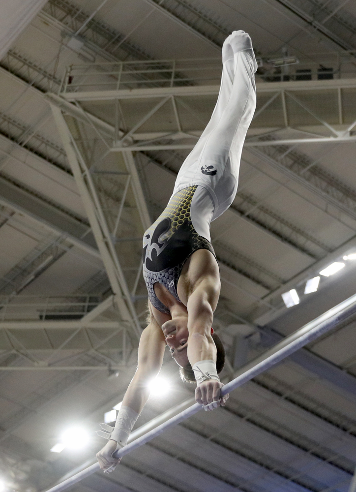 Iowa’s Mitch Mandozzi competes on the high bar against UIC and Minnesota Saturday, February 1, 2020 at Carver-Hawkeye Arena. (Brian Ray/hawkeyesports.com)