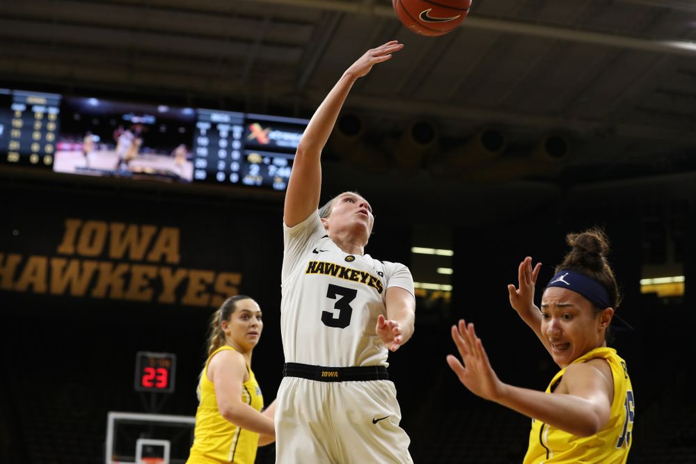 Iowa Hawkeyes guard Makenzie Meyer (3) against the Michigan Wolverines Thursday, January 17, 2019 at Carver-Hawkeye Arena. (Brian Ray/hawkeyesports.com)
