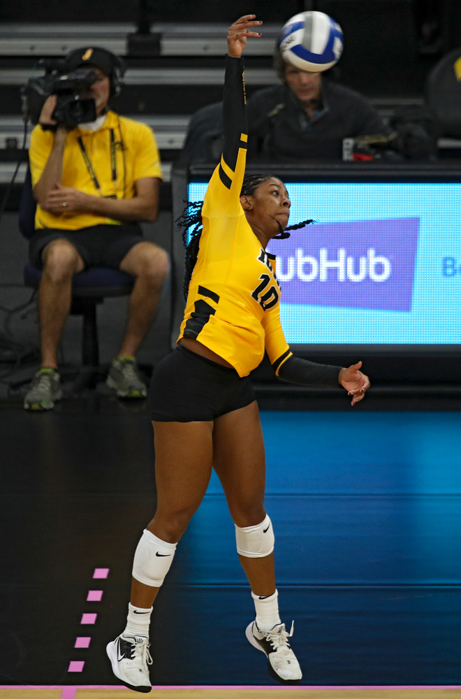 Iowa’s Griere Hughes (10) lines up a shot during their match at Carver-Hawkeye Arena in Iowa City on Sunday, Oct 20, 2019. (Stephen Mally/hawkeyesports.com)