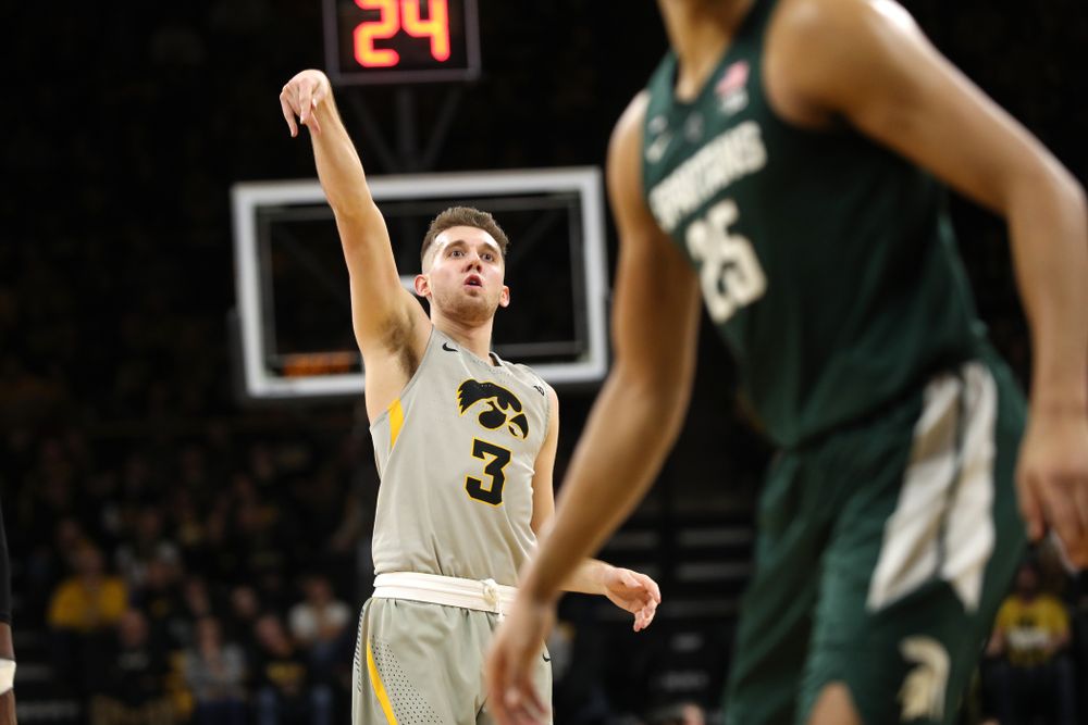 Iowa Hawkeyes guard Jordan Bohannon (3) against the Michigan State Spartans Thursday, January 24, 2019 at Carver-Hawkeye Arena. (Brian Ray/hawkeyesports.com)