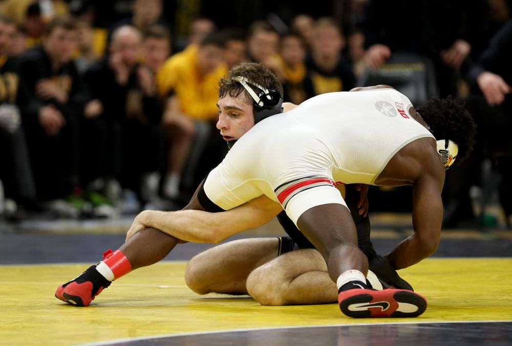 Iowa’s Austin DeSanto wrestles Ohio State’s Jordan Decatur at 133 pounds Friday, January 24, 2020 at Carver-Hawkeye Arena. DeSanto won the match with a 21-3 tech fall. (Brian Ray/hawkeyesports.com)