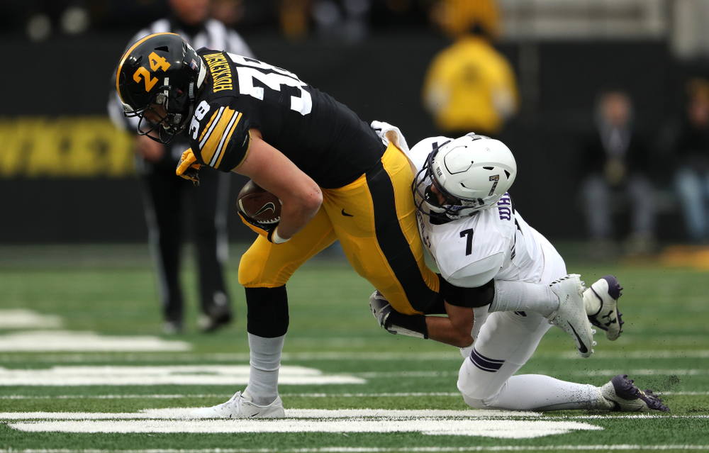 Iowa Hawkeyes tight end T.J. Hockenson (38) against the Northwestern Wildcats Saturday, November 10, 2018 at Kinnick Stadium. (Brian Ray/hawkeyesports.com)