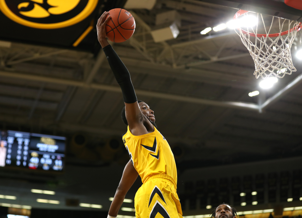 Iowa Hawkeyes guard Isaiah Moss (4) against the Savannah State Tigers Saturday, December 22, 2018 at Carver-Hawkeye Arena. (Brian Ray/hawkeyesports.com)