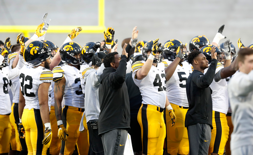 The Iowa Hawkeyes wave to patients in the Stead Family Children's Hospital during their final spring practice Friday, April 20, 2018 at Kinnick Stadium. (Brian Ray/hawkeyesports.com)
