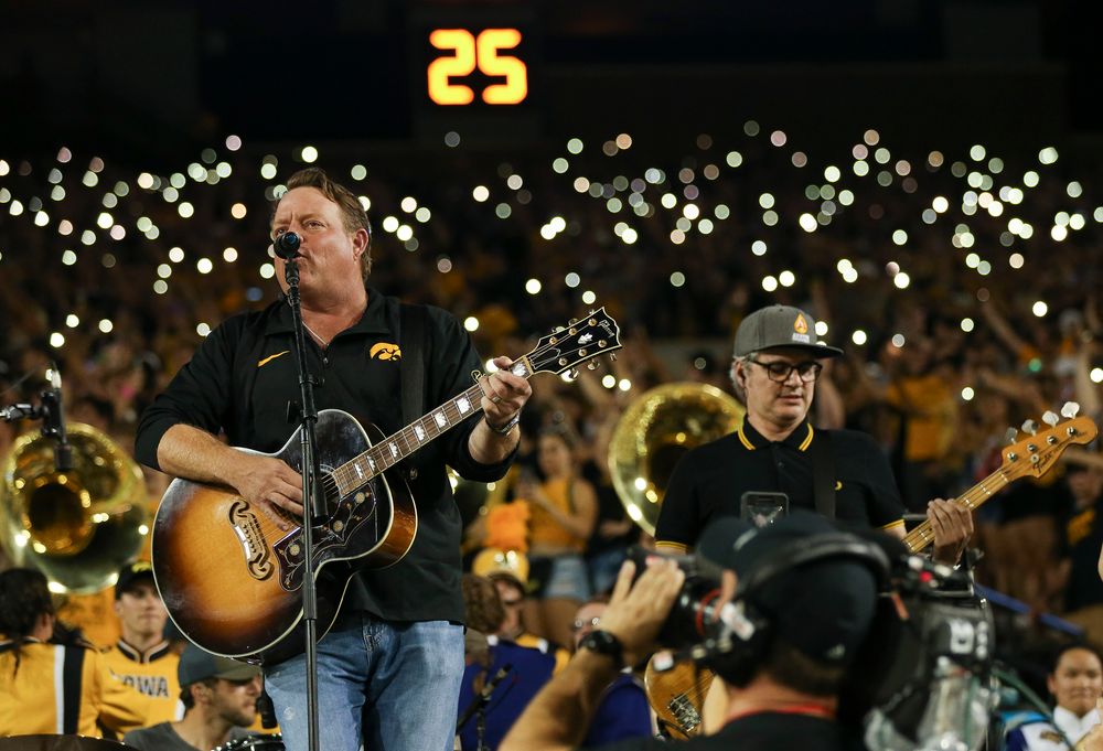 Singer Pat Green performs "Wave on Wave" at halftime during a game against Northern Iowa at Kinnick Stadium on September 15, 2018. (Tork Mason/hawkeyesports.com)