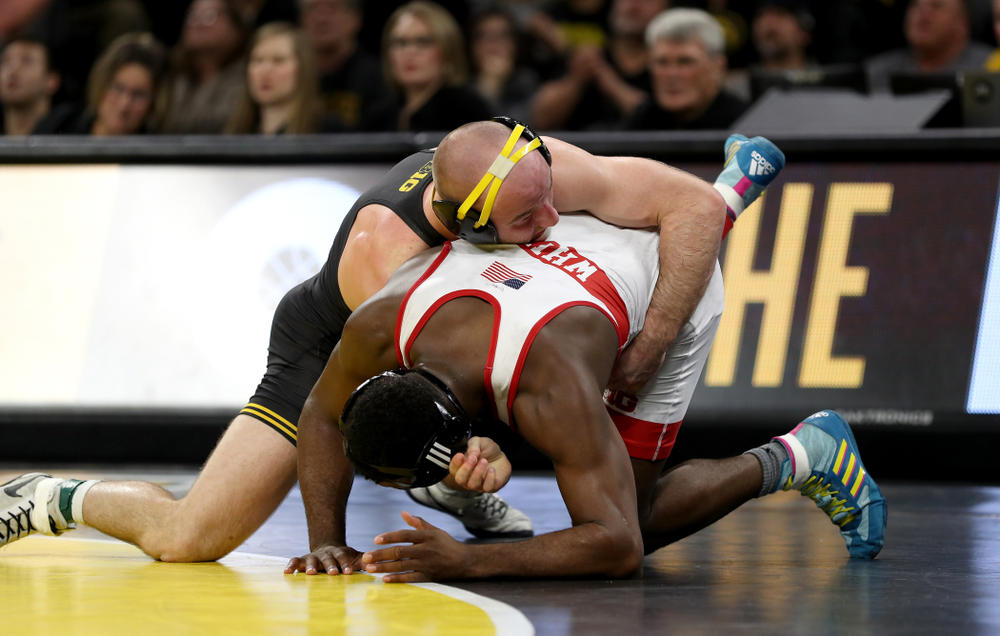 Iowa’s Alex Marinelli wrestles Nebraska’s Isaiah White at 165 pounds Saturday, January 18, 2020 at Carver-Hawkeye Arena. Marinelli won the match 4-3. (Brian Ray/hawkeyesports.com)