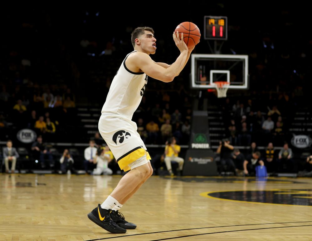 Iowa Hawkeyes forward Luka Garza (55) against the Michigan Wolverines Friday, January 17, 2020 at Carver-Hawkeye Arena. (Brian Ray/hawkeyesports.com)