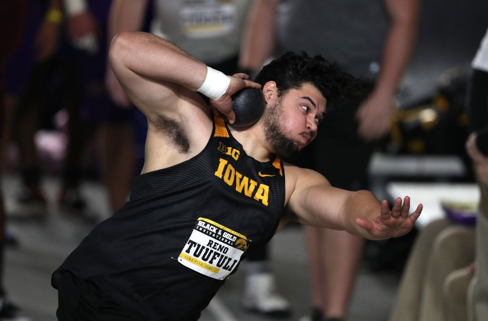 Iowa's Reno Tuufuli competes in the Shot Put during the Black and Gold Premier meet Saturday, January 26, 2019 at the Recreation Building. (Brian Ray/hawkeyesports.com)