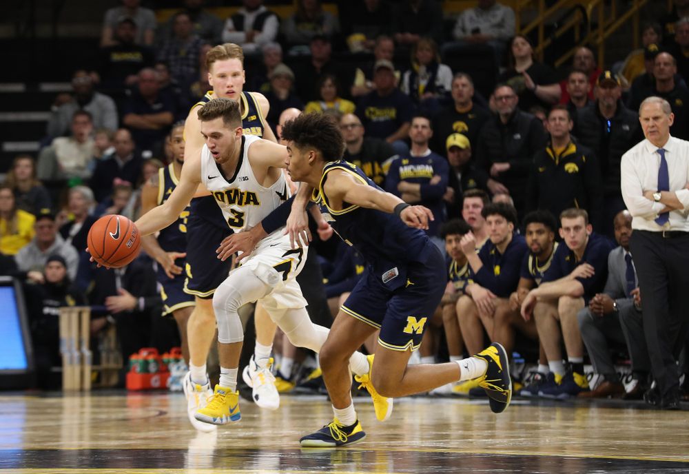 Iowa Hawkeyes guard Jordan Bohannon (3) against the Michigan Wolverines Friday, February 1, 2019 at Carver-Hawkeye Arena. (Brian Ray/hawkeyesports.com)