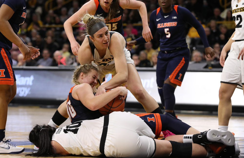 Iowa Hawkeyes forward Hannah Stewart (21) against the Illinois Fighting Illini Thursday, February 14, 2019 at Carver-Hawkeye Arena. (Brian Ray/hawkeyesports.com)