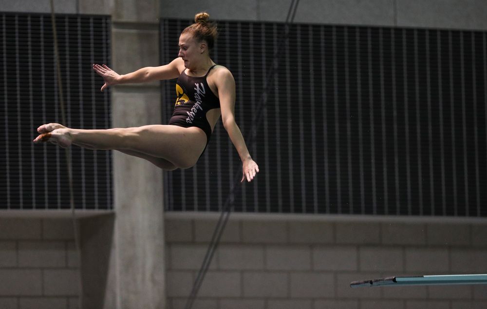 Iowa's Sam Tomborski competes in the 3-meter springboard competition during the third day of the Hawkeye Invitational at the Campus Recreation and Wellness Center on November 16, 2018. (Tork Mason/hawkeyesports.com)