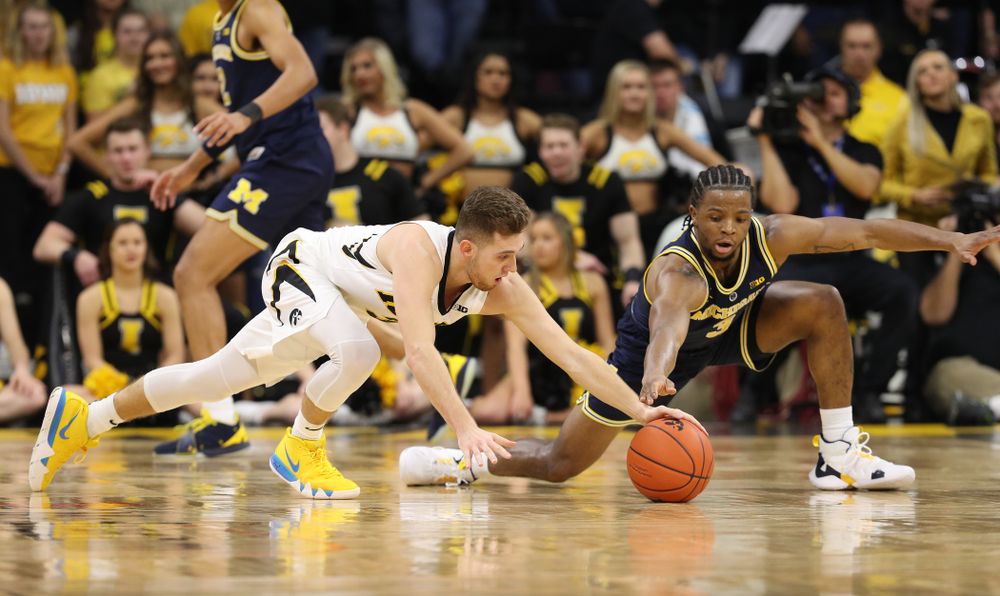 Iowa Hawkeyes guard Jordan Bohannon (3) against the Michigan Wolverines Friday, February 1, 2019 at Carver-Hawkeye Arena. (Brian Ray/hawkeyesports.com)