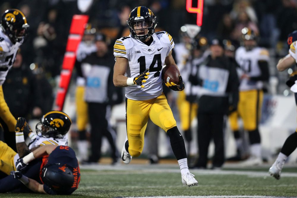 Iowa Hawkeyes wide receiver Kyle Groeneweg (14) reruns a punt for a touchdown against the Illinois Fighting Illini Saturday, November 17, 2018 at Memorial Stadium in Champaign, Ill. (Brian Ray/hawkeyesports.com)