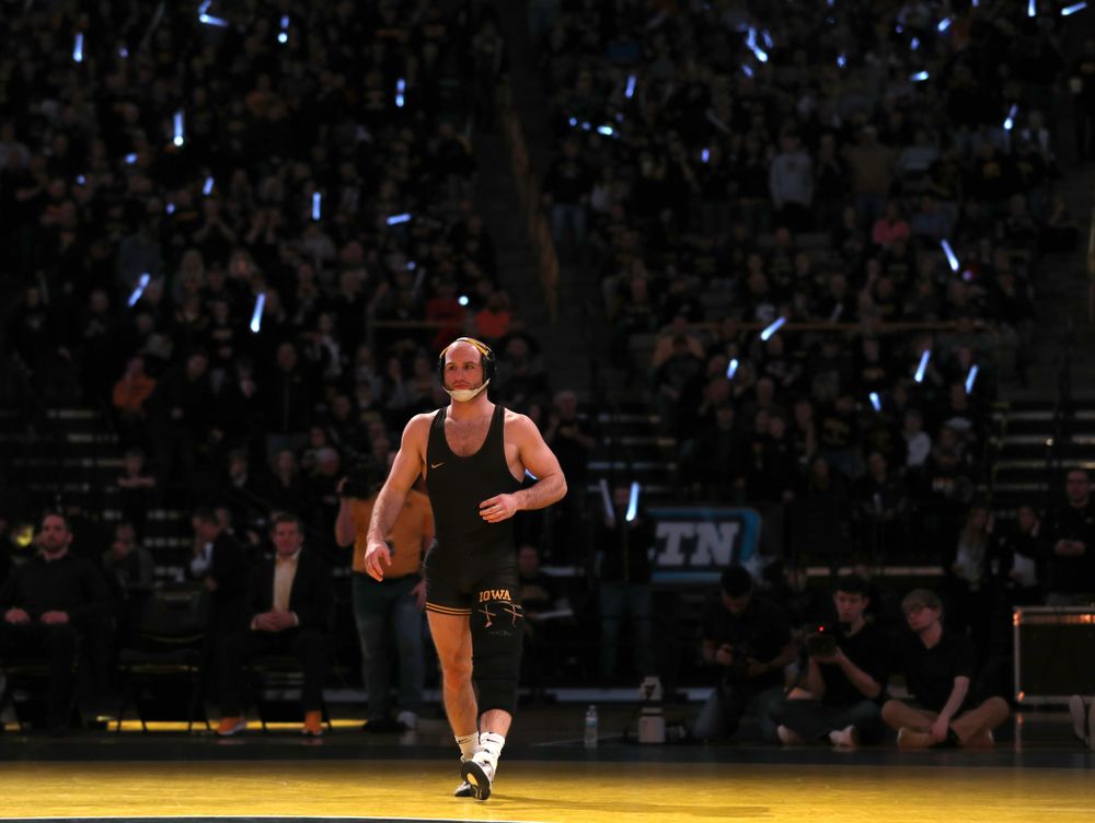 Iowa’s Alex Marinelli wrestles Ohio State’s Ethan Smith at 165 pounds Friday, January 24, 2020 at Carver-Hawkeye Arena. Marinelli won the match 14-10. (Brian Ray/hawkeyesports.com)