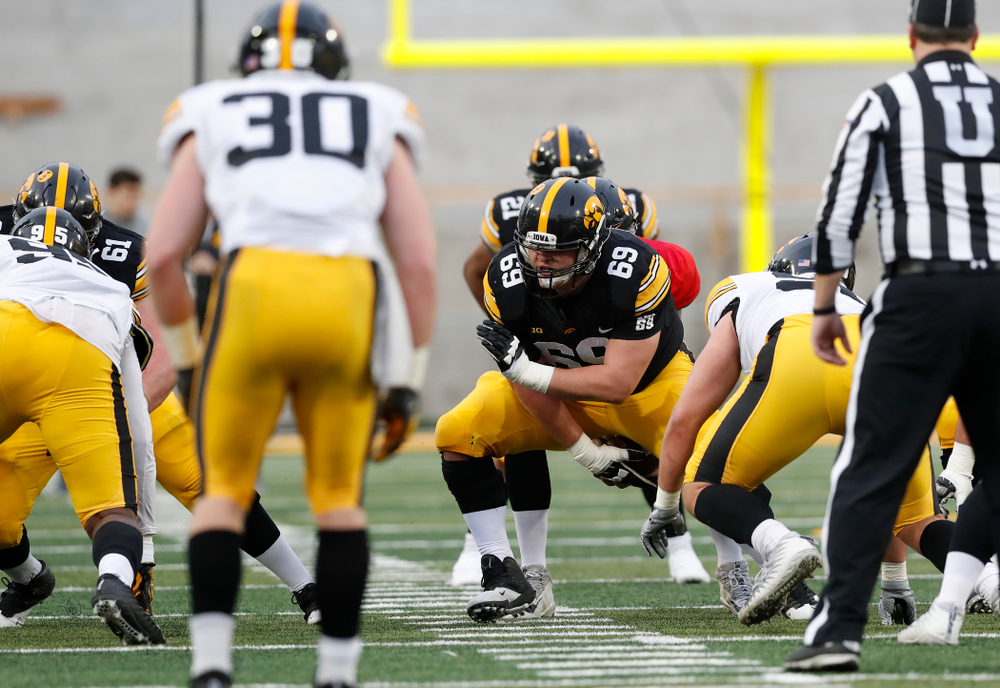 Iowa Hawkeyes offensive lineman Keegan Render (69) during the final spring practice Friday, April 20, 2018 at Kinnick Stadium. (Brian Ray/hawkeyesports.com)