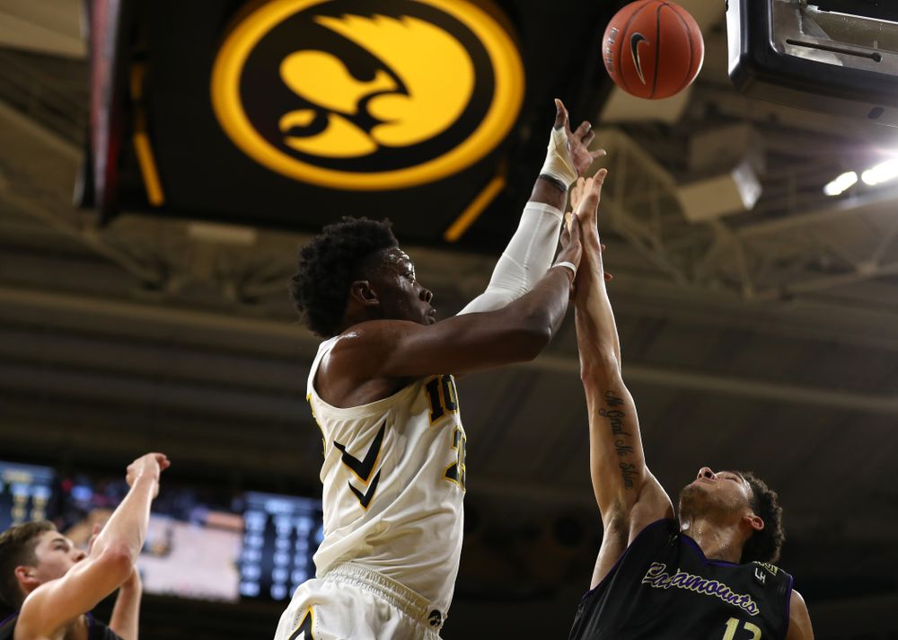 Iowa Hawkeyes forward Tyler Cook (25) against the Western Carolina Catamounts Tuesday, December 18, 2018 at Carver-Hawkeye Arena. (Brian Ray/hawkeyesports.com)