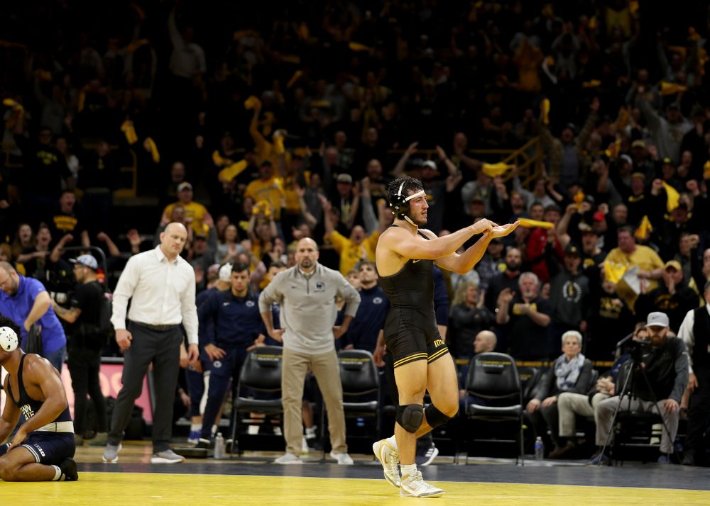 Iowa’s Michael Kemerer wrestles Penn State’s Mark Hall at 174 pounds Friday, January 31, 2020 at Carver-Hawkeye Arena. Kemerer won the match 11-6. (Brian Ray/hawkeyesports.com)