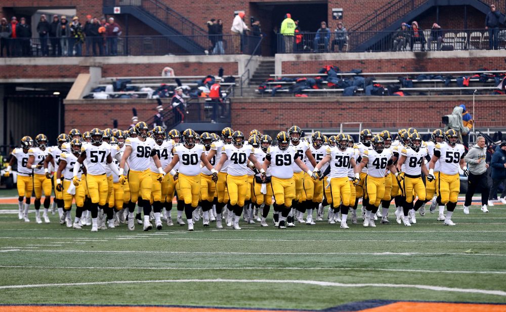 The Iowa Hawkeyes swarm against the Illinois Fighting Illini Saturday, November 17, 2018 at Memorial Stadium in Champaign, Ill. (Brian Ray/hawkeyesports.com)