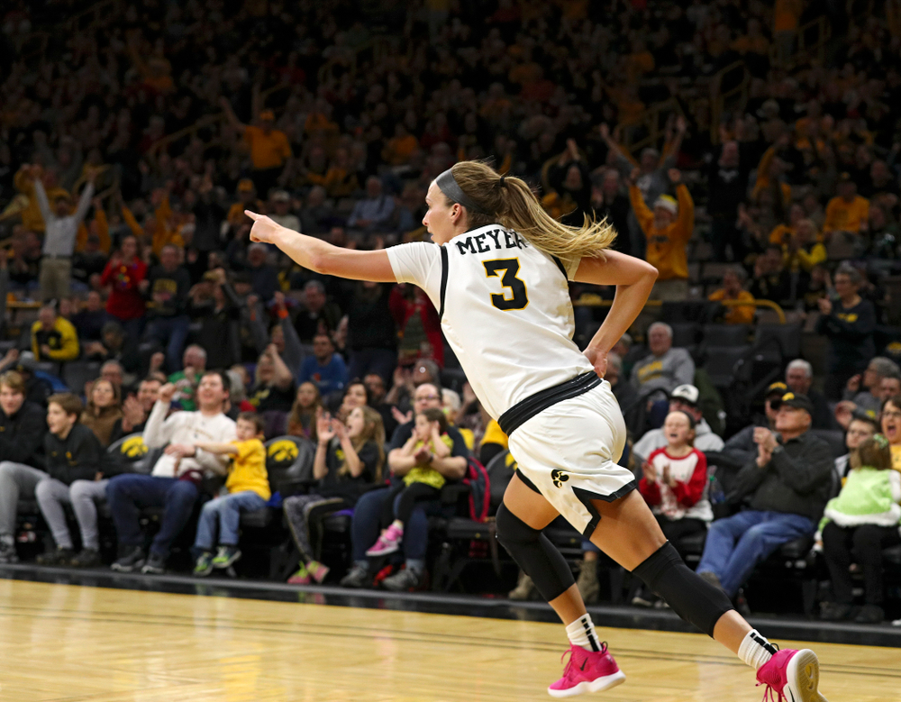 Iowa Hawkeyes guard Makenzie Meyer (3) points to her teammate after scoring a basket during the second quarter of their game at Carver-Hawkeye Arena in Iowa City on Saturday, December 21, 2019. (Stephen Mally/hawkeyesports.com)