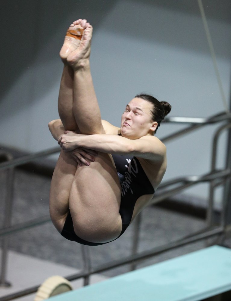 Iowa's Jacintha Thomas competes on the 1-meter springboard against the Iowa State Cyclones in the Iowa Corn Cy-Hawk Series Friday, December 7, 2018 at at the Campus Recreation and Wellness Center. (Brian Ray/hawkeyesports.com)