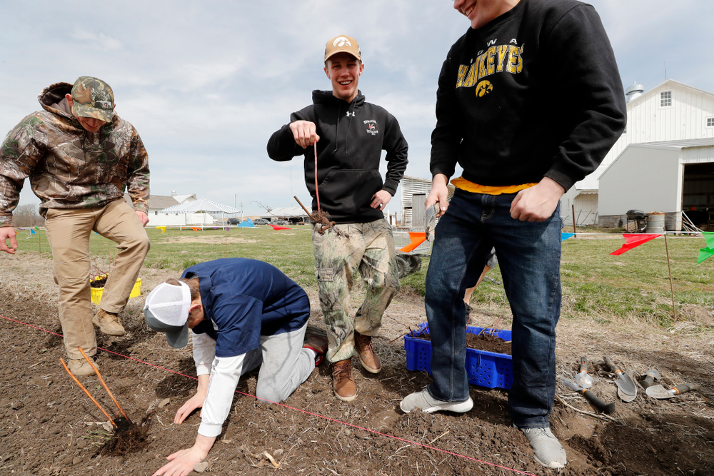 Members of the Iowa Wrestling Team volunteer during the Iowa Athletics Department's annual Day of Caring Sunday, April 22, 2018. (Brian Ray/hawkeyesports.com)