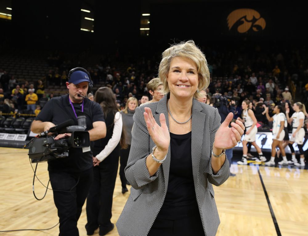 Iowa Hawkeyes head coach Lisa Bluder against the Wisconsin Badgers Monday, January 7, 2019 at Carver-Hawkeye Arena. (Brian Ray/hawkeyesports.com)