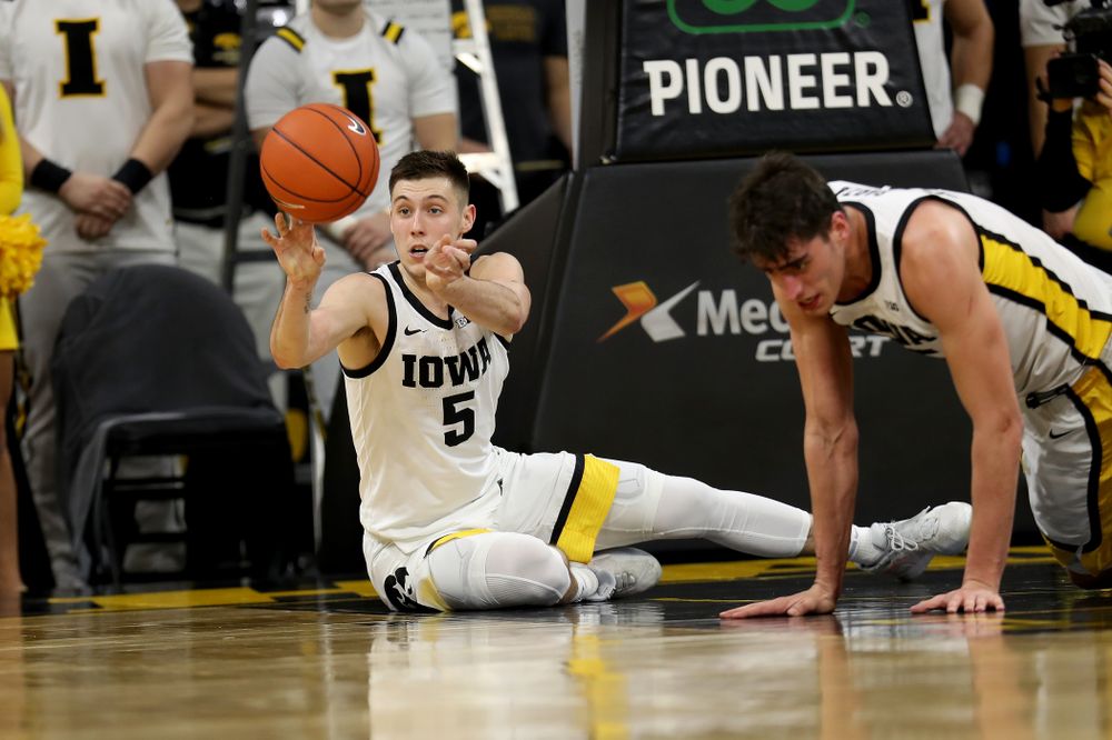 Iowa Hawkeyes guard CJ Fredrick (5) against the Minnesota Golden Gophers Monday, December 9, 2019 at Carver-Hawkeye Arena. (Brian Ray/hawkeyesports.com)
