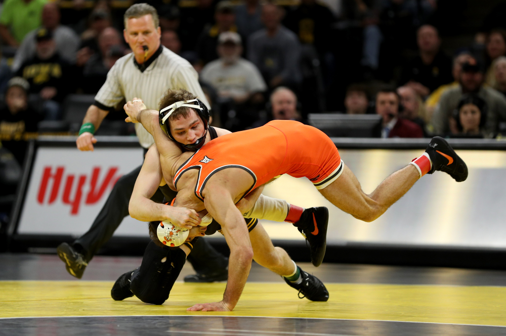 Iowa’s Spencer Lee Wrestles Oklahoma State’s Nick Piccininni at 125 pounds Sunday, February 23, 2020 at Carver-Hawkeye Arena. Lee won the match 12-3. (Brian Ray/hawkeyesports.com)